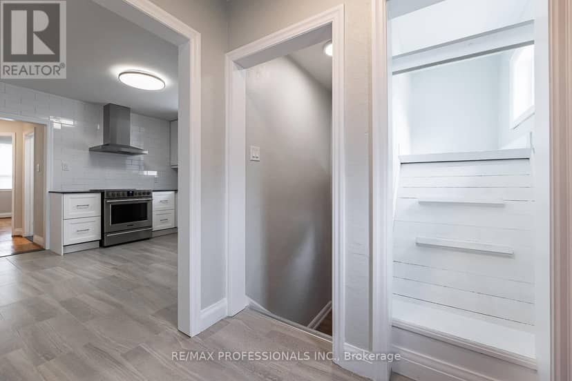 11 Stock Avenue — photo 4 of 37