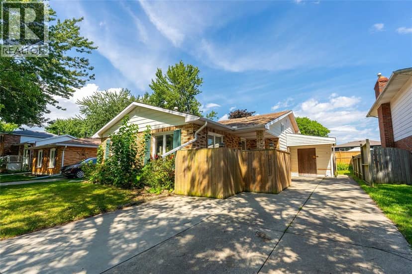 103 Hanna Crescent — photo 2 of 36