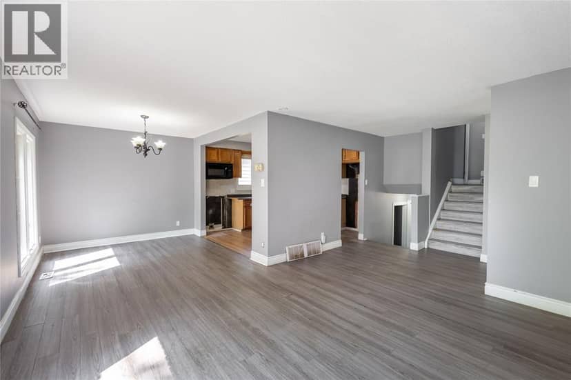 103 Hanna Crescent — photo 7 of 36