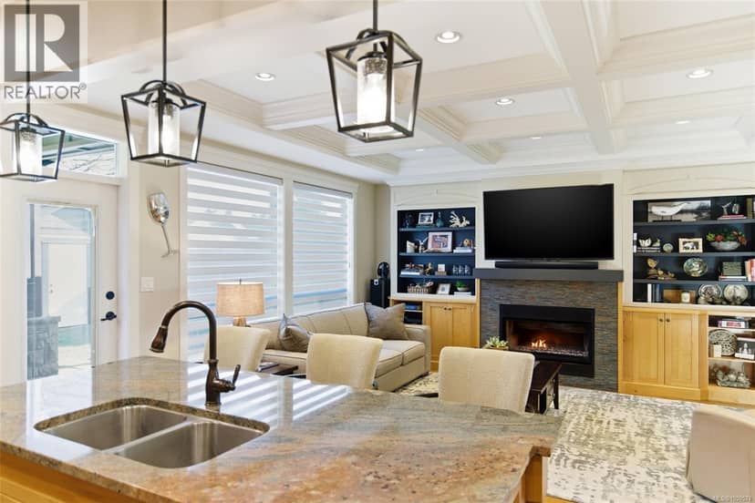 844 Mulholland Dr — photo 17 of 40