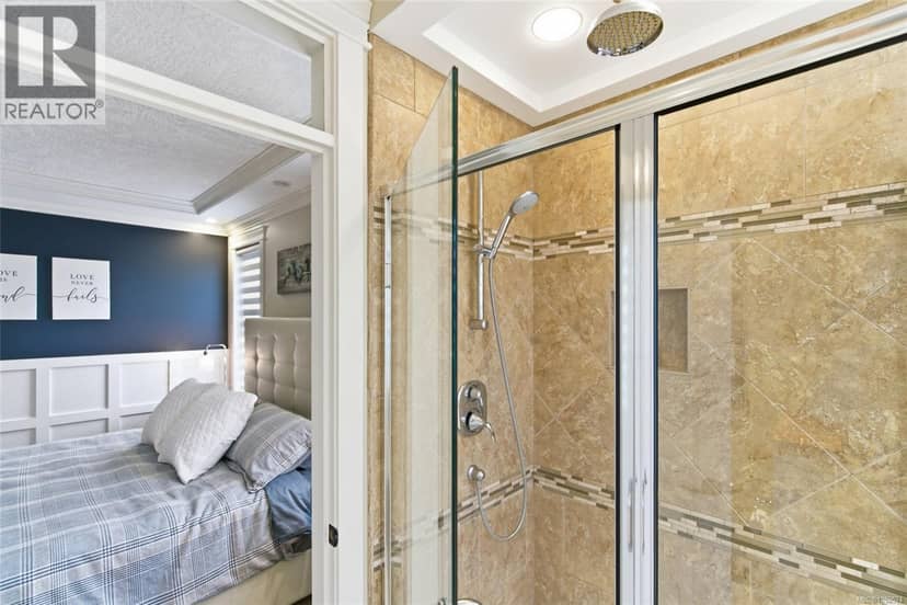 844 Mulholland Dr — photo 32 of 40