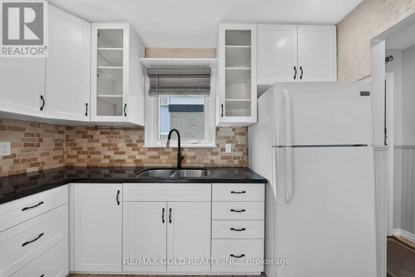 6 Jennifer Square — photo 9 of 40