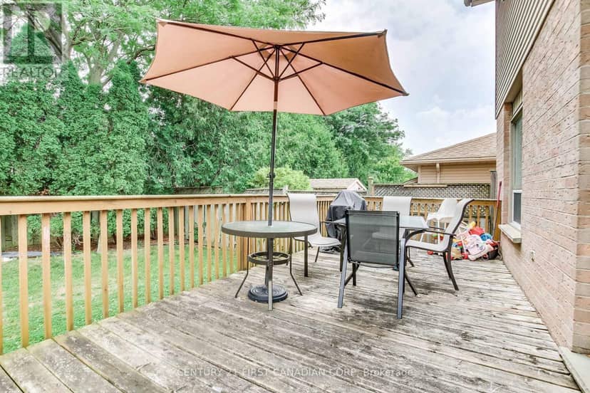 27 Gerald Crescent — photo 15 of 21