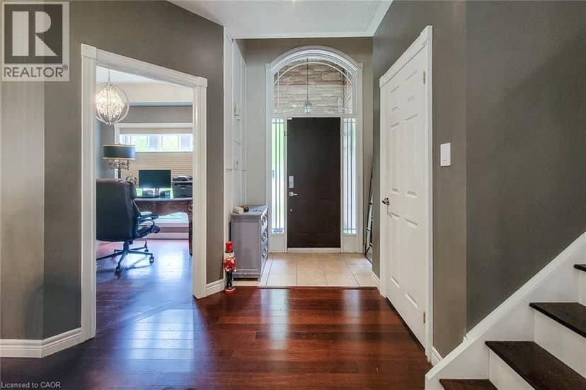 214 CLOVERLEAF Drive — photo 13 of 40