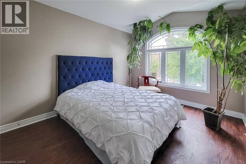 214 CLOVERLEAF Drive — photo 37 of 40