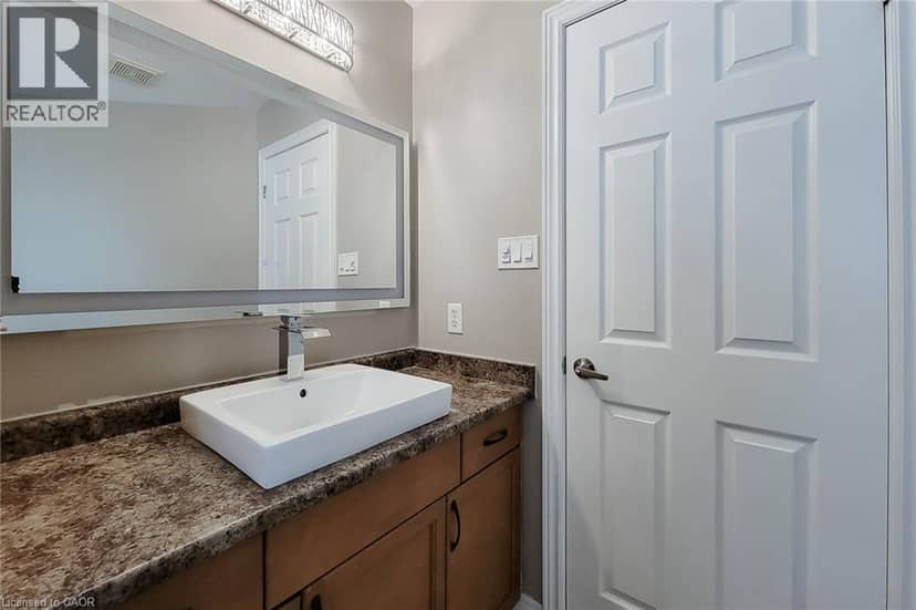 214 CLOVERLEAF Drive — photo 33 of 40