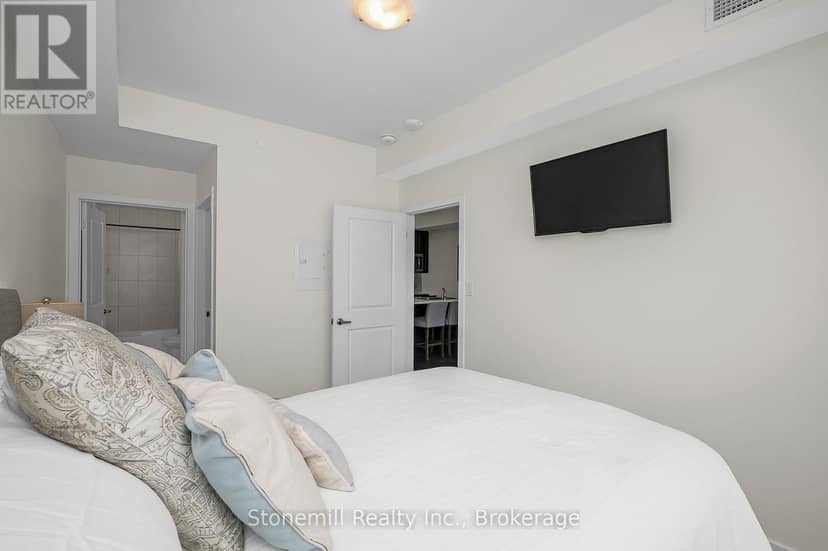 701 - 450 Dundas Street E — photo 18 of 30