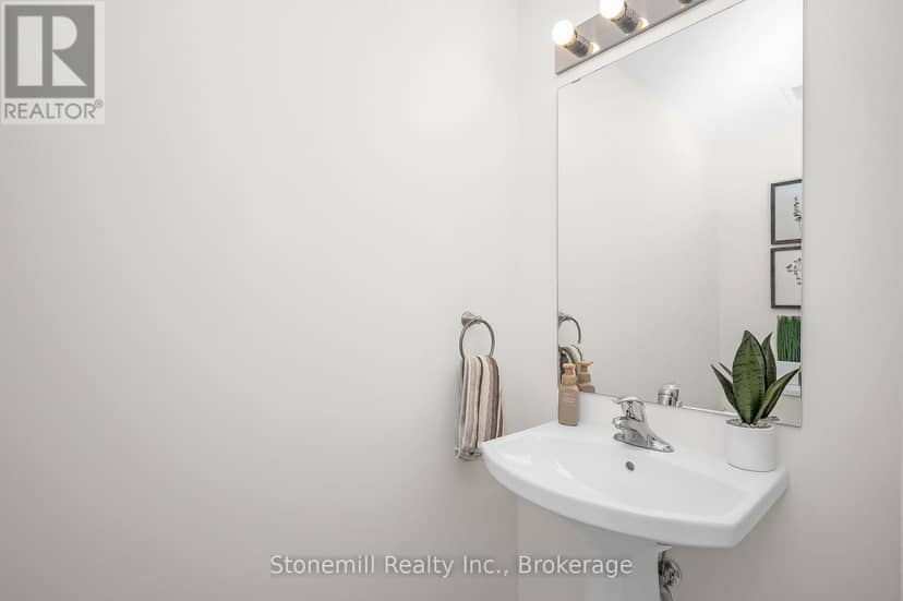 701 - 450 Dundas Street E — photo 6 of 30