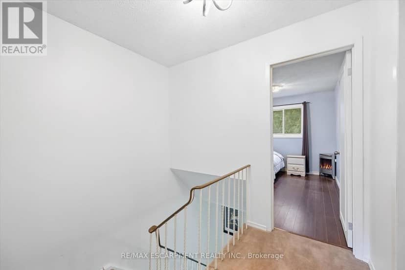 14 - 1548 Newlands Crescent — photo 16 of 40