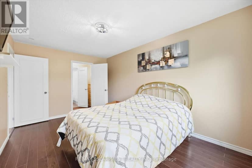 14 - 1548 Newlands Crescent — photo 23 of 40