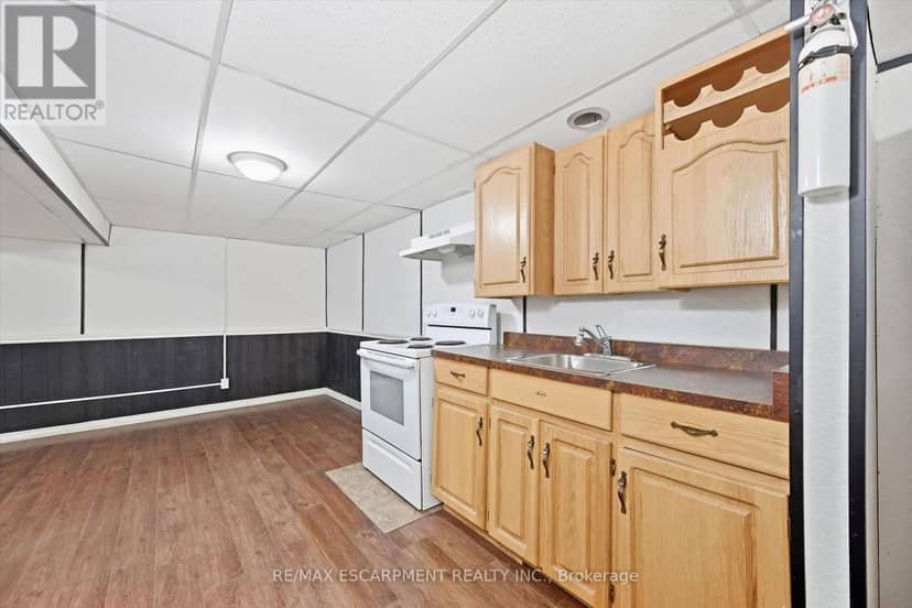 14 - 1548 Newlands Crescent — photo 30 of 40