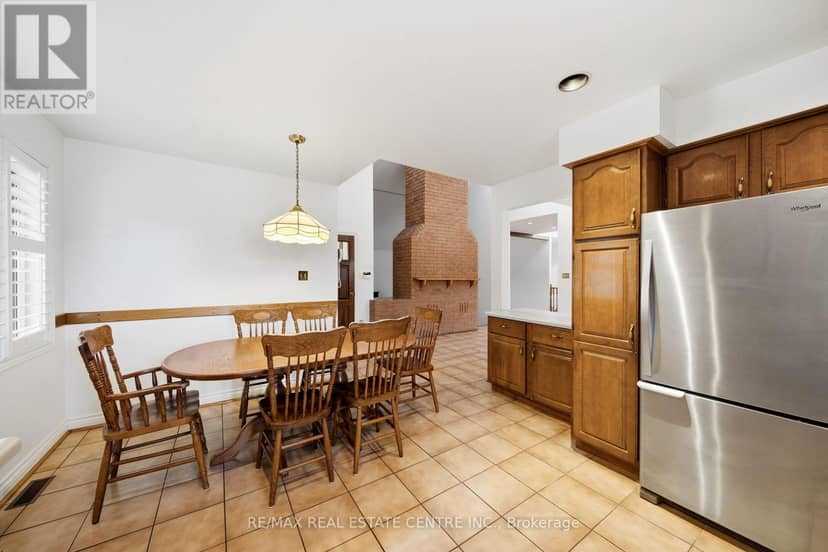 335 York Road — photo 13 of 40