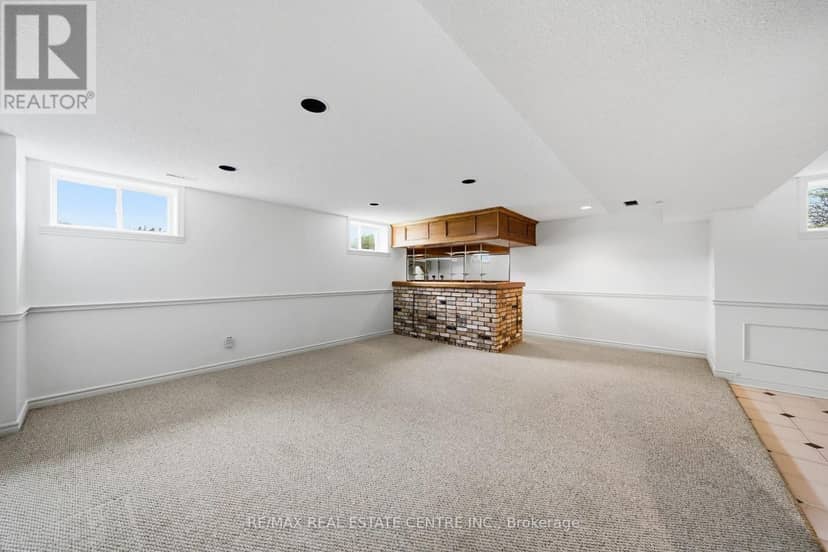 335 York Road — photo 34 of 40