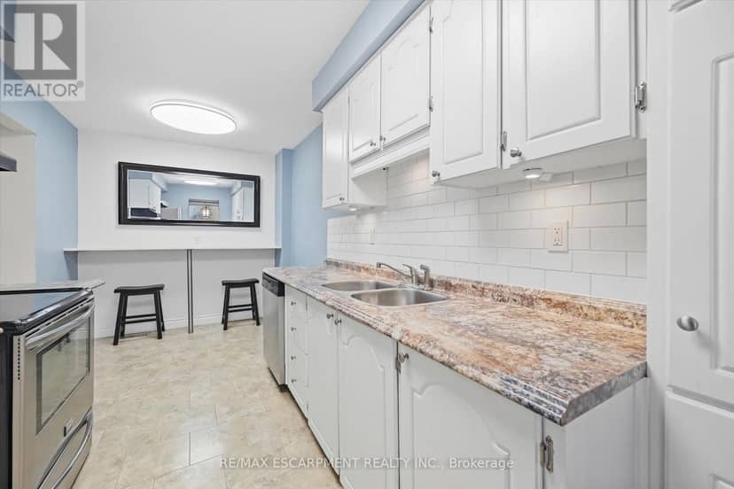 14 - 1548 Newlands Crescent — photo 10 of 40