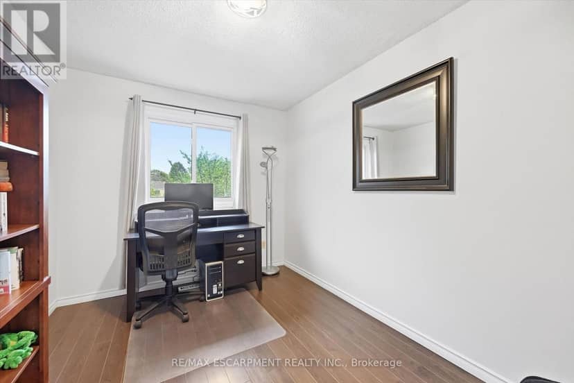 14 - 1548 Newlands Crescent — photo 25 of 40
