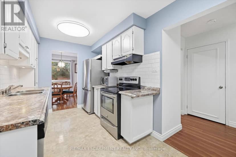 14 - 1548 Newlands Crescent — photo 13 of 40