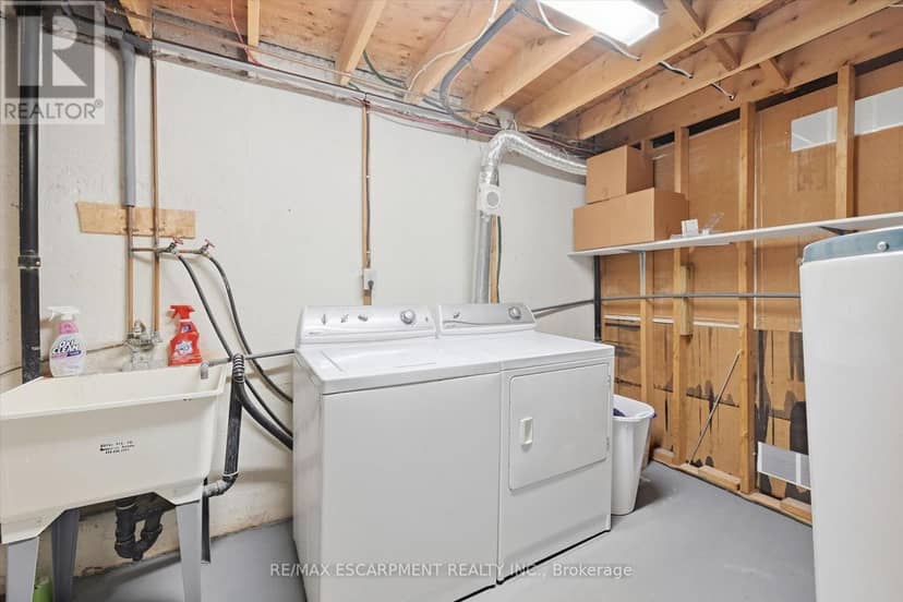 14 - 1548 Newlands Crescent — photo 34 of 40