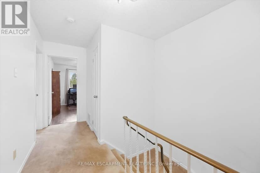 14 - 1548 Newlands Crescent — photo 27 of 40