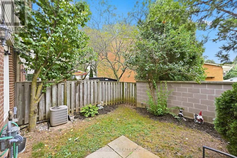 14 - 1548 Newlands Crescent — photo 35 of 40