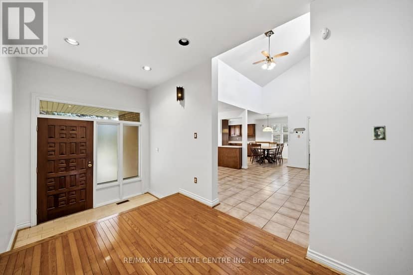 335 York Road — photo 7 of 40