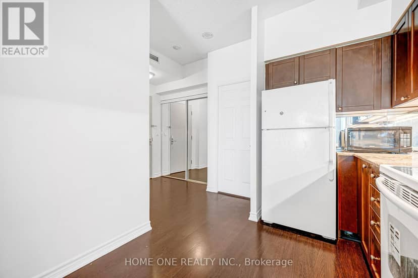 2604 - 761 Bay Street — photo 11 of 39