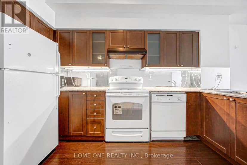 2604 - 761 Bay Street — photo 14 of 39