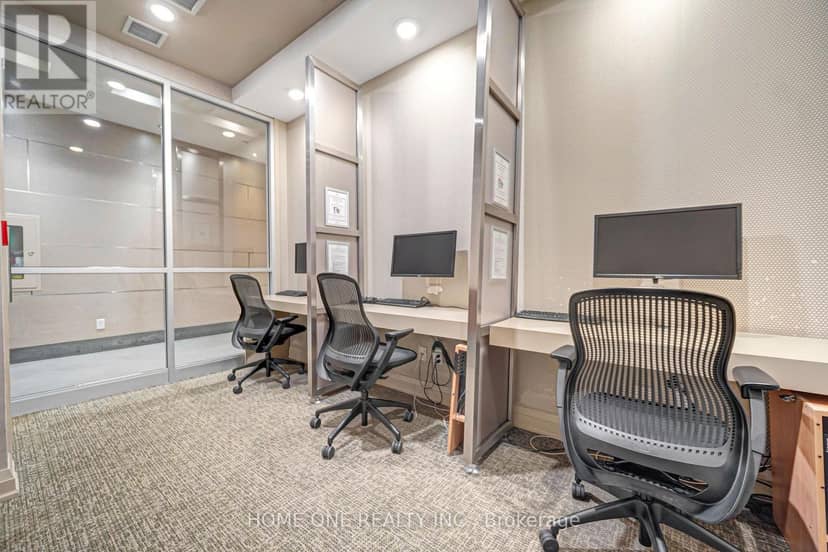 2604 - 761 Bay Street — photo 35 of 39
