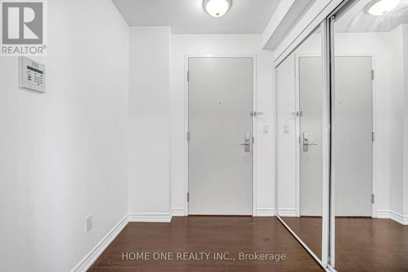 2604 - 761 Bay Street — photo 7 of 39