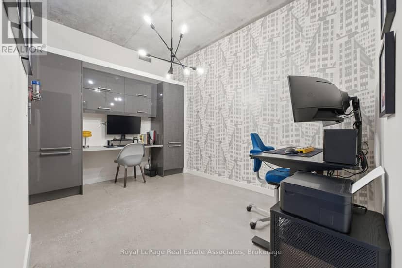 204 - 19 Brant Street — photo 20 of 25