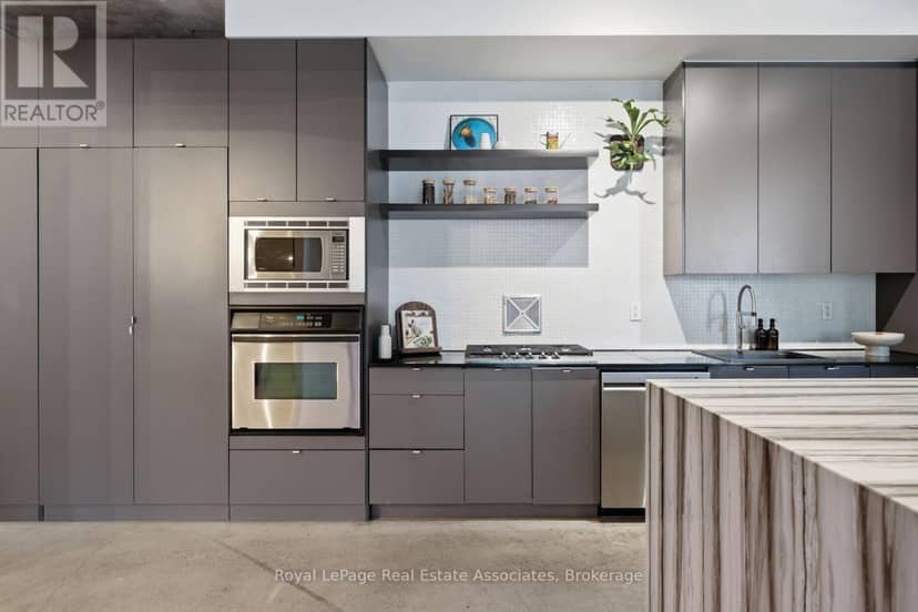 204 - 19 Brant Street — photo 7 of 25