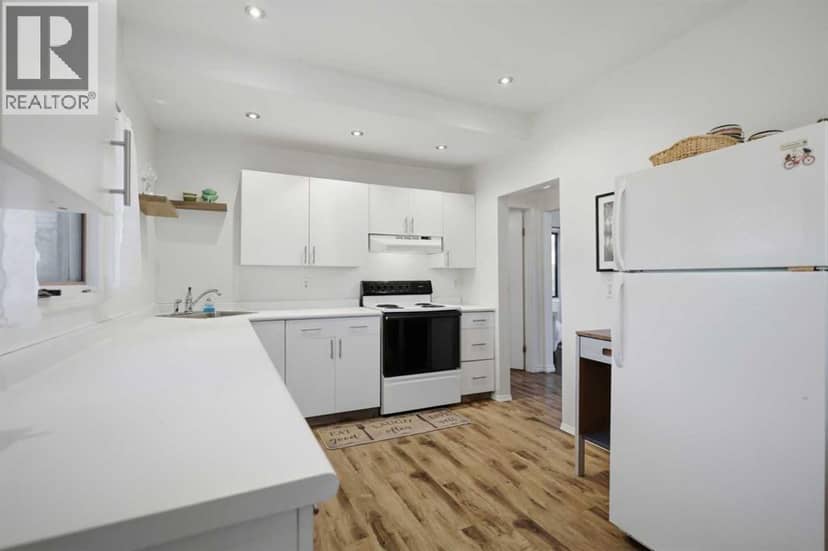 5120 53 Avenue — photo 11 of 34
