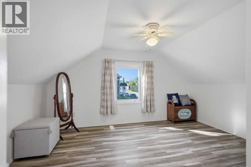 5120 53 Avenue — photo 17 of 34