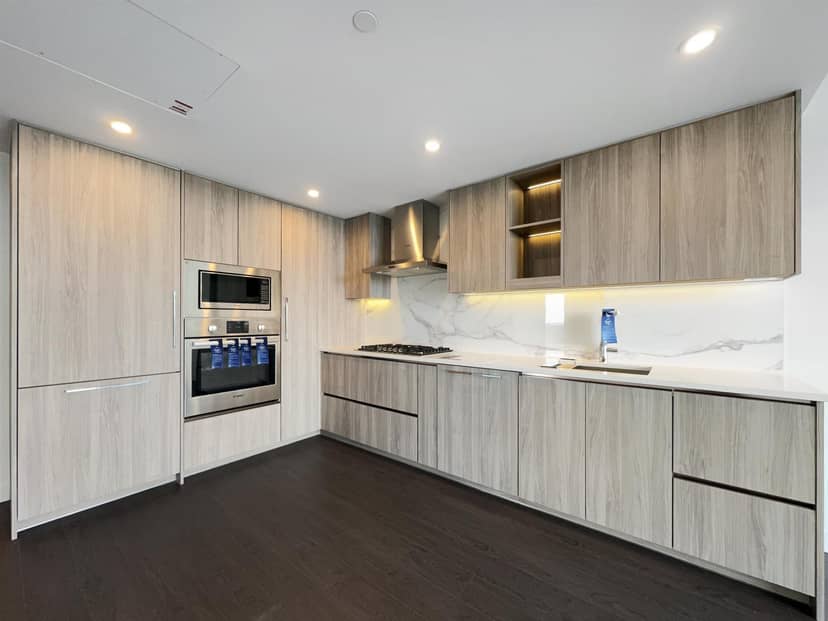 31xx 13778 100 AVENUE, Surrey
