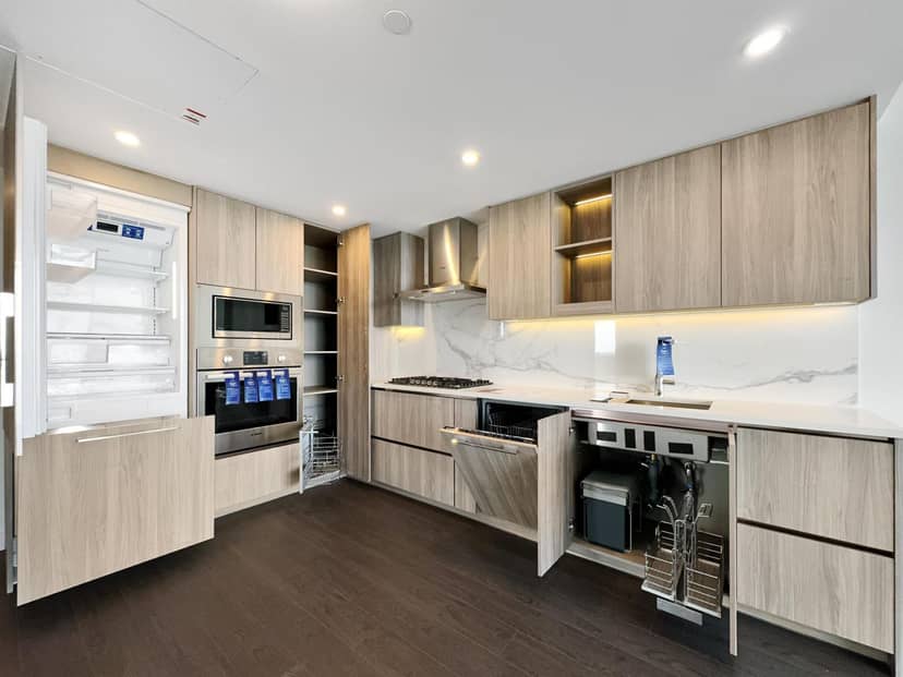31xx 13778 100 AVENUE, Surrey, photo 2