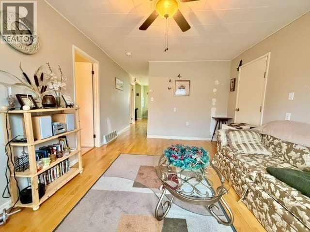 5007 51 Street — photo 22 of 29