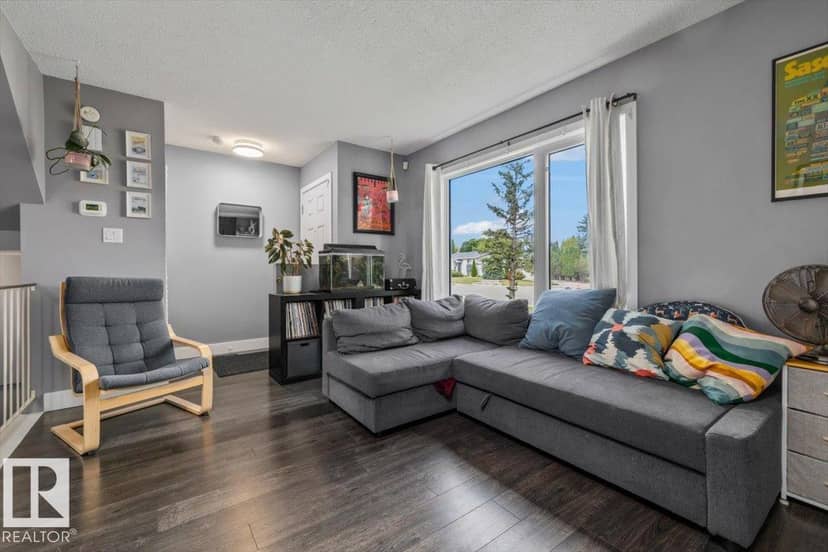 1040 Lakewood RD N NW, Edmonton, photo 2