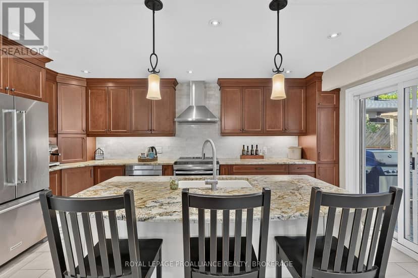 640 Braeside Crescent — photo 11 of 40