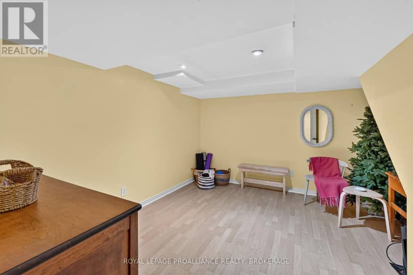 640 Braeside Crescent — photo 34 of 40