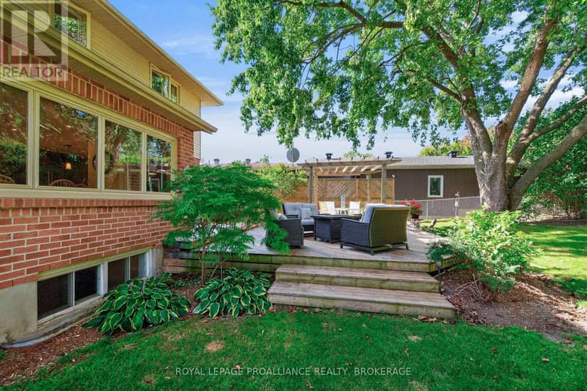640 Braeside Crescent — photo 38 of 40