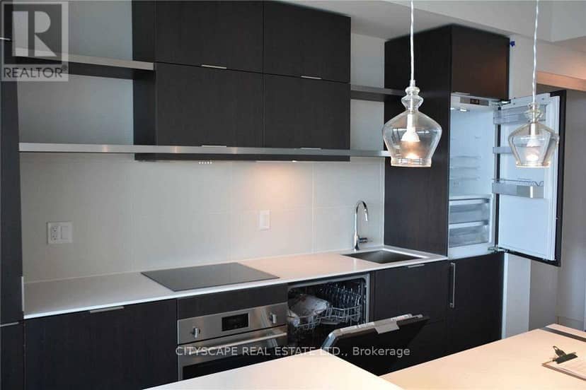 4810 - 197 Yonge Street — photo 3 of 15