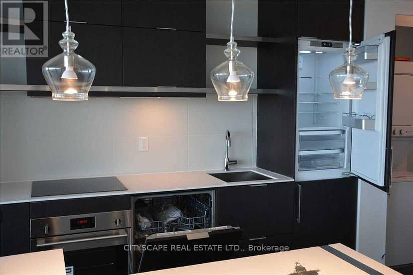 4810 - 197 Yonge Street — photo 4 of 15