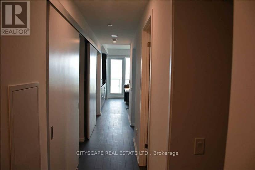 4810 - 197 Yonge Street — photo 6 of 15