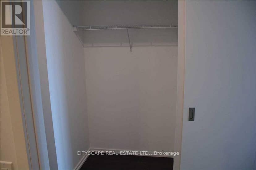 4810 - 197 Yonge Street — photo 8 of 15