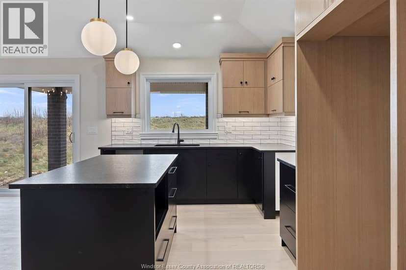 1247 Campana Crescent — photo 9 of 33