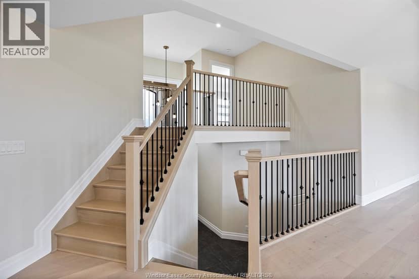 1247 Campana Crescent — photo 15 of 33