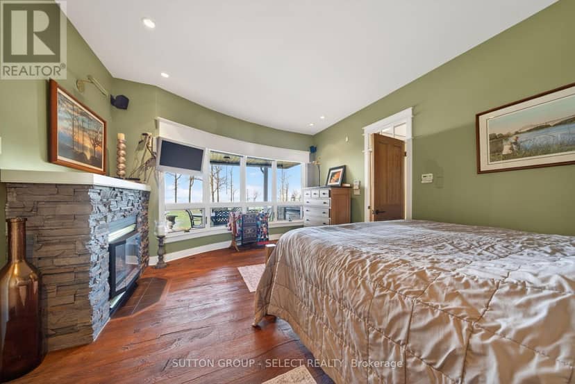 4544 Lakeshore Road — photo 17 of 40