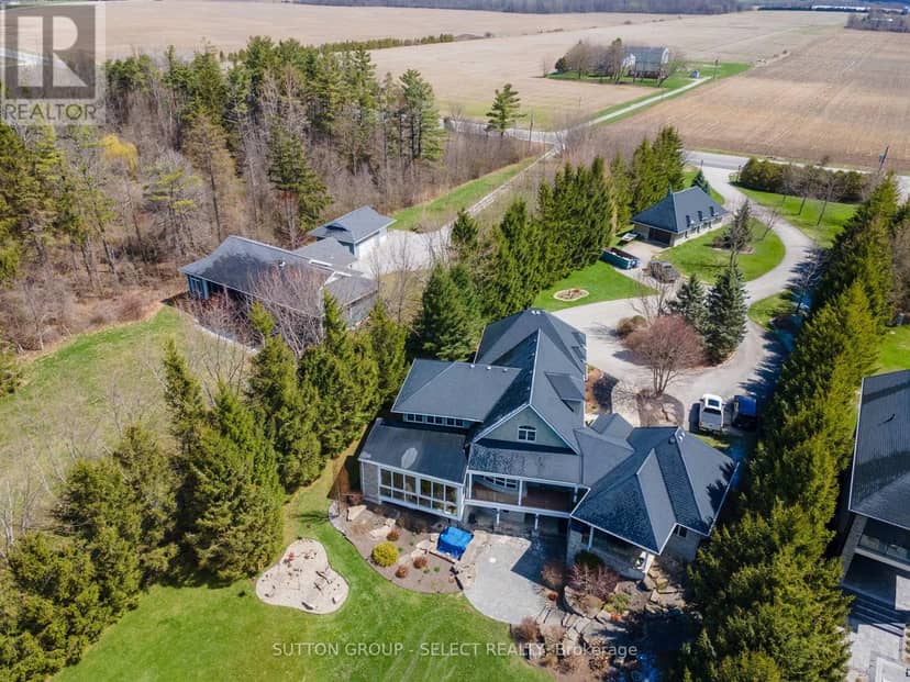 4544 Lakeshore Road, Plympton-Wyoming, photo 2