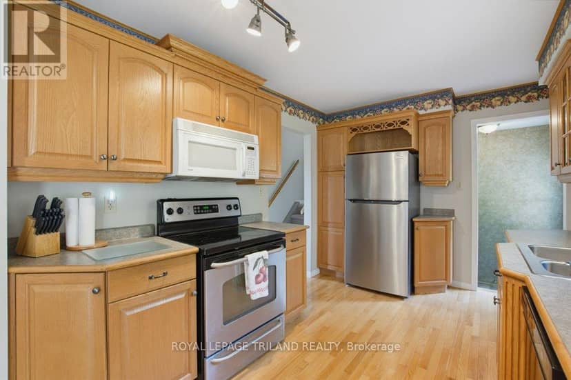 5 Warren Crescent — photo 12 of 40