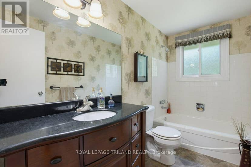 5 Warren Crescent — photo 20 of 40