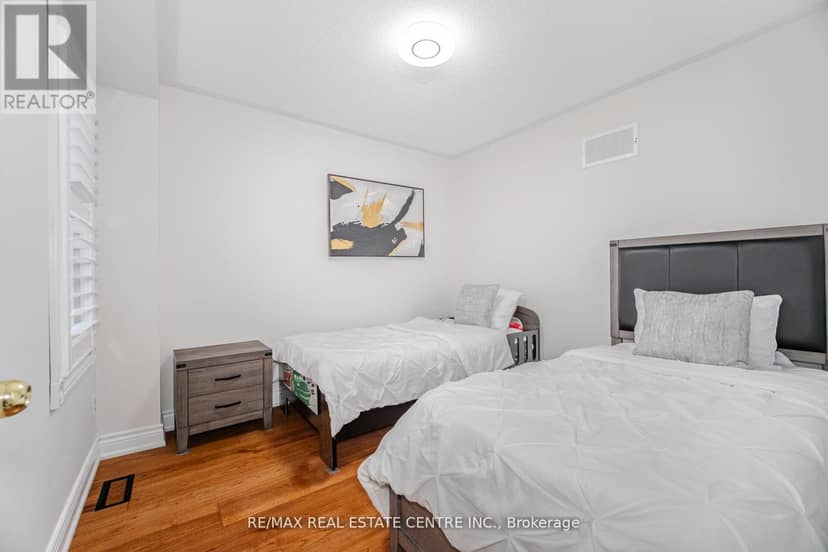 24 Futura Avenue — photo 33 of 39